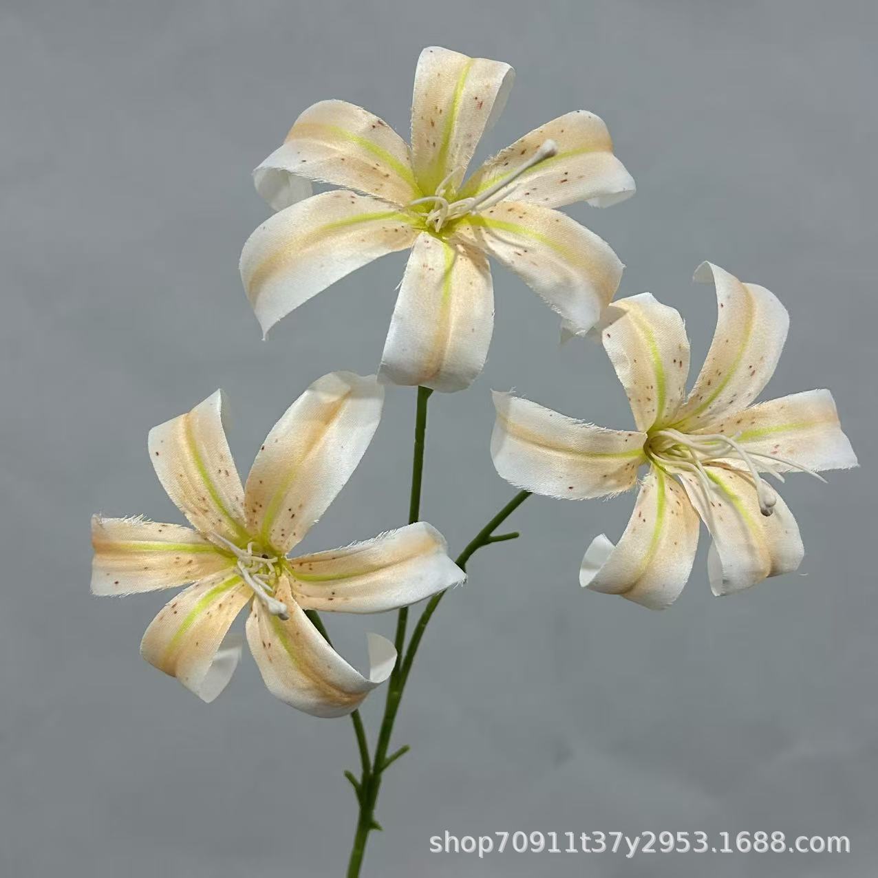Outdoor 3D Faux Lily — image 3